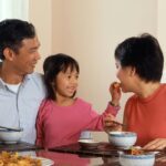 Parental Eating Behaviors Shape How kids Interact With Food